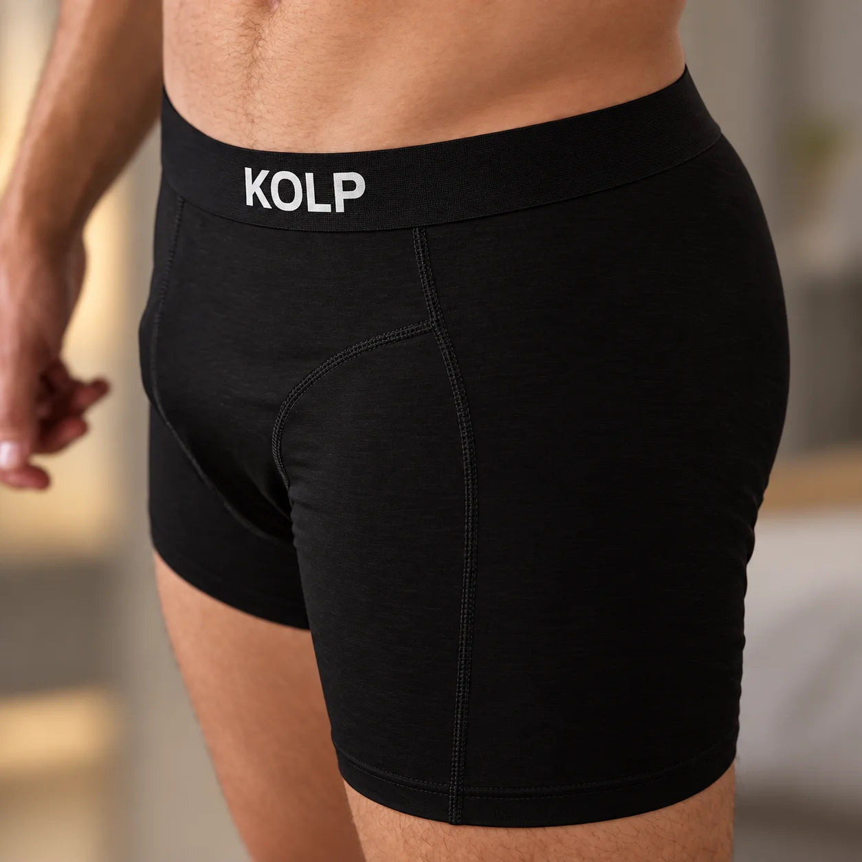 Detail tkaného pása KOLP na čiernych boxerkách